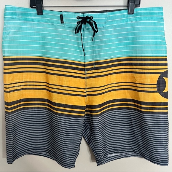 Men’s Hurley Swim Trunks Multicolor Stripes Size 38 Unlined - Picture 1 of 12